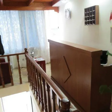 Hotel 7777 3* ティラナ