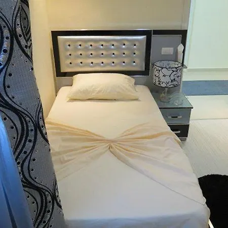 Hotel 7777 3* ティラナ