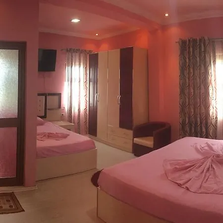 Hotel 7777 ホテル ティラナ