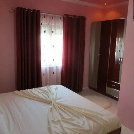 Hotel 7777 3* ティラナ