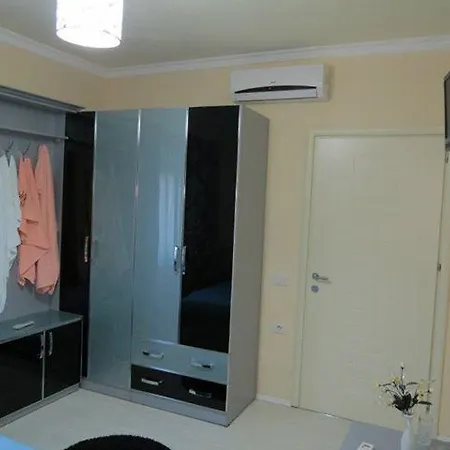 Hotel 7777 ホテル ティラナ