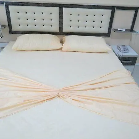 Hotel 7777 3* ティラナ