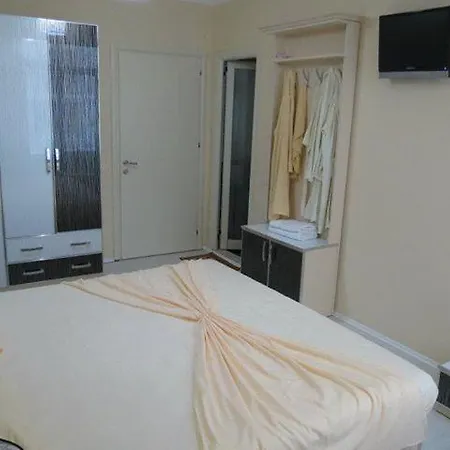 Hotel 7777 ホテル ティラナ