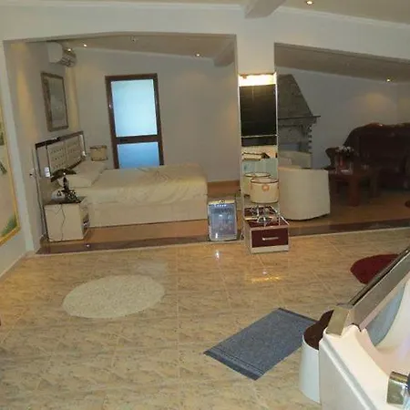 Hotel 7777 ホテル 3*