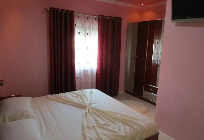Hotel 7777 3* ティラナ